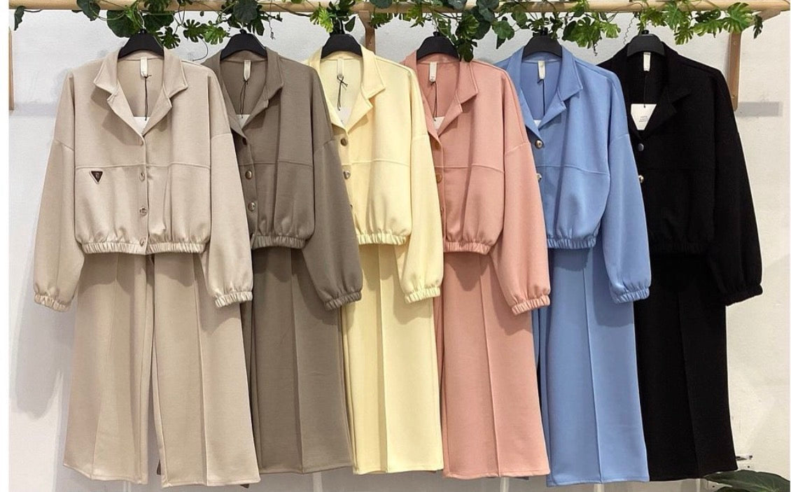 Completo elegante in tessuto leggero