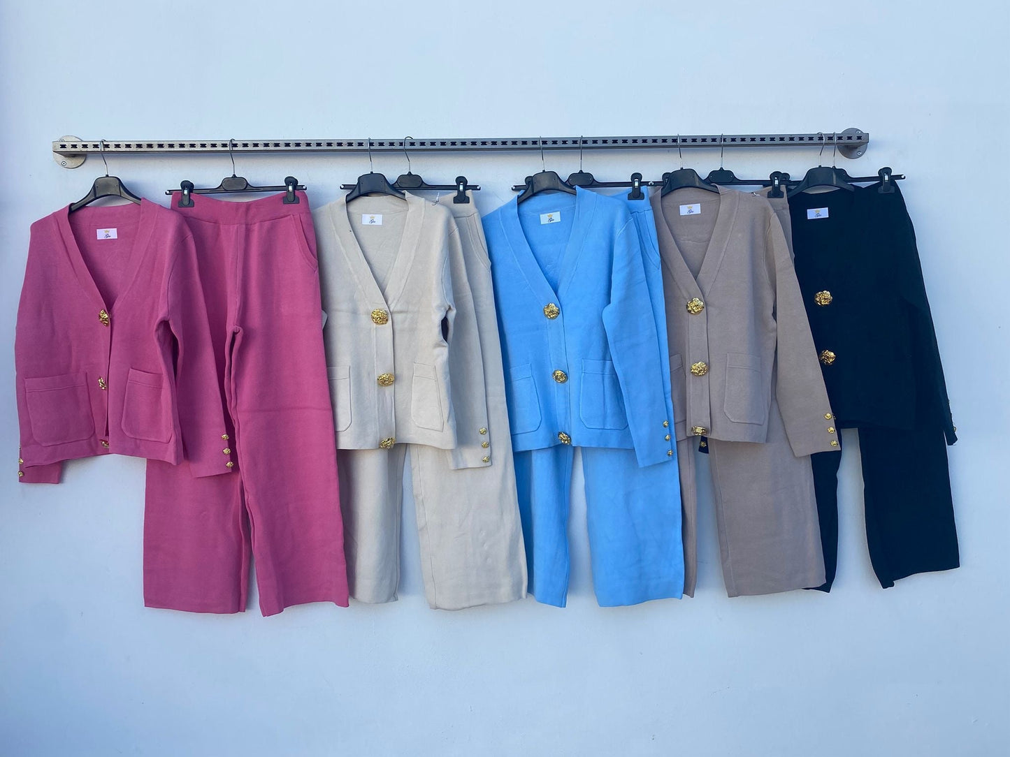 Completo elegante in tessuto leggero