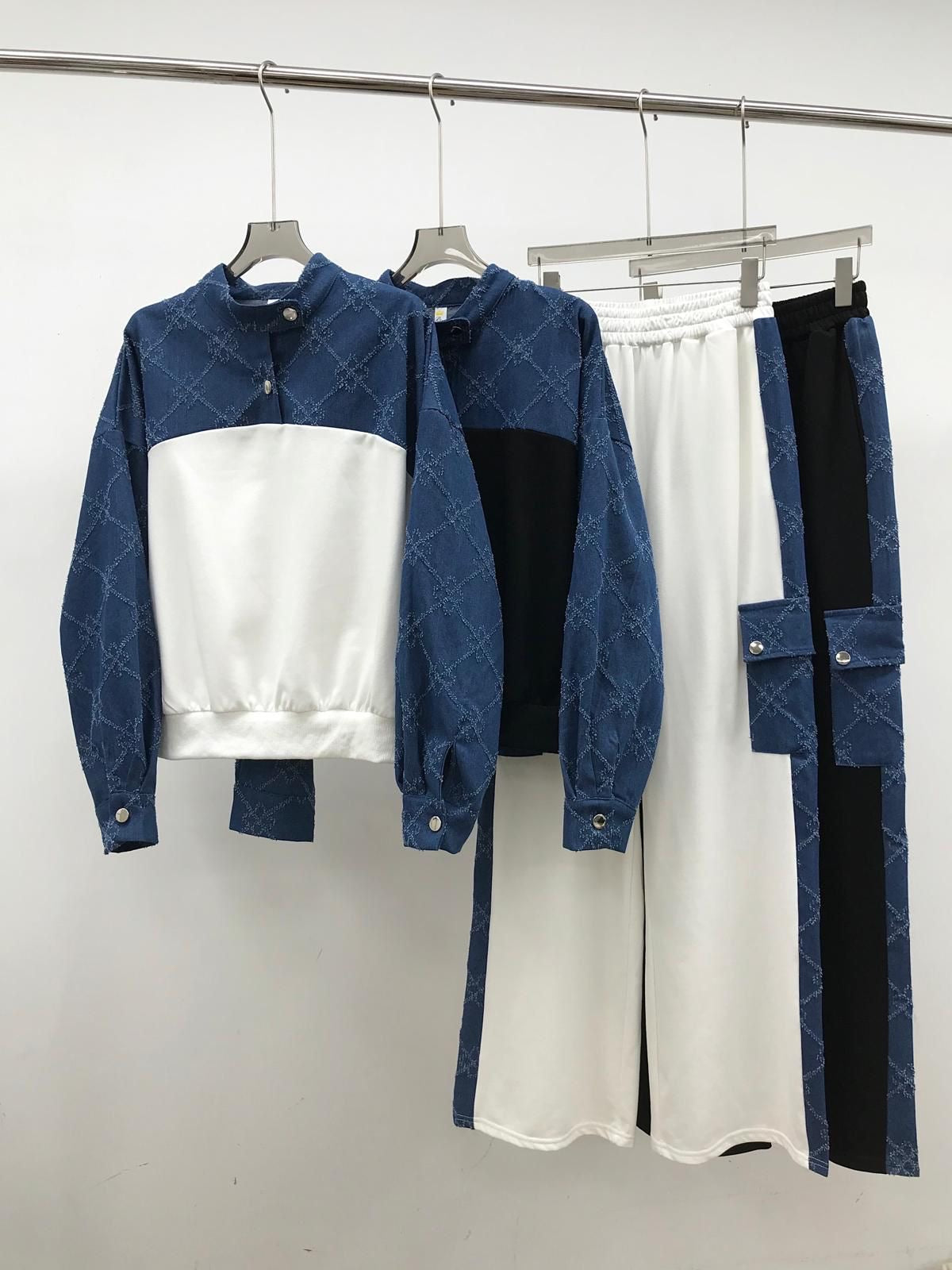 Completo Elegante in Tessuto di Alta Qualità