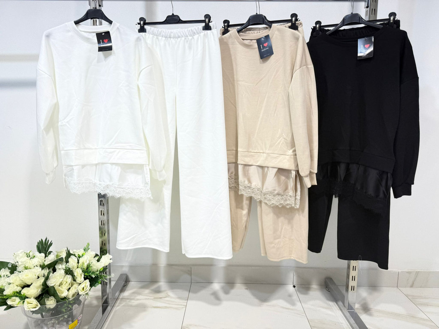 Completo elegante con giacca e pantaloni coordinati