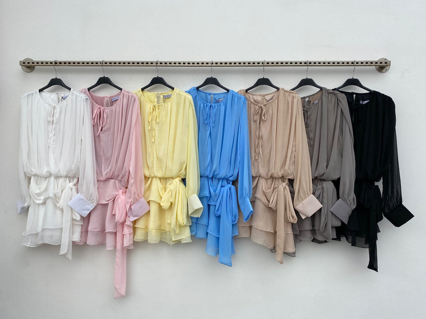 Abito elegante in tessuto pregiato