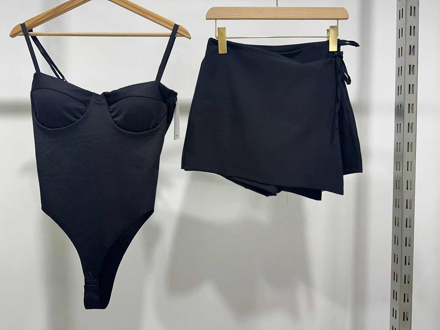 Completo elegante in tessuto leggero