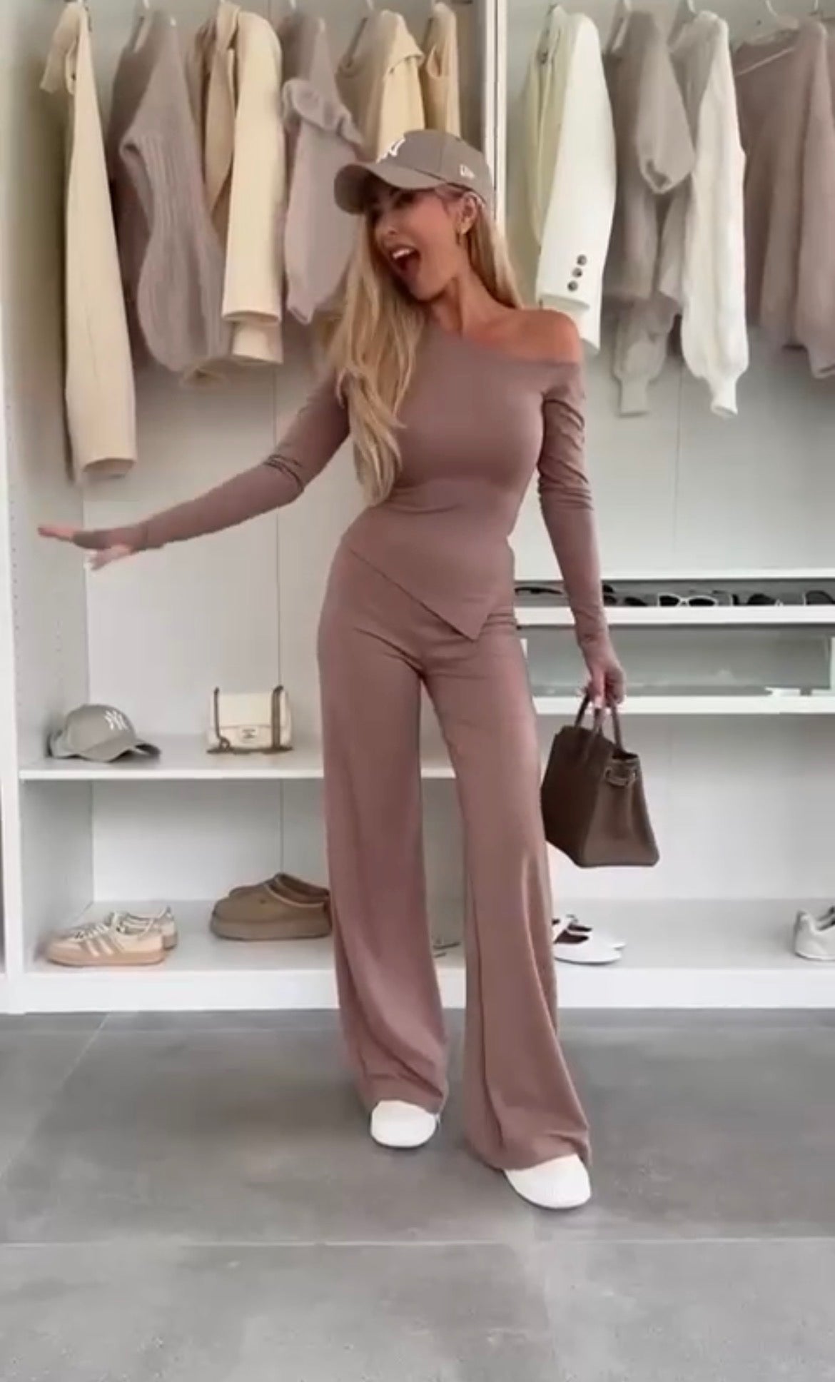 Completo elegante in stile Napoli