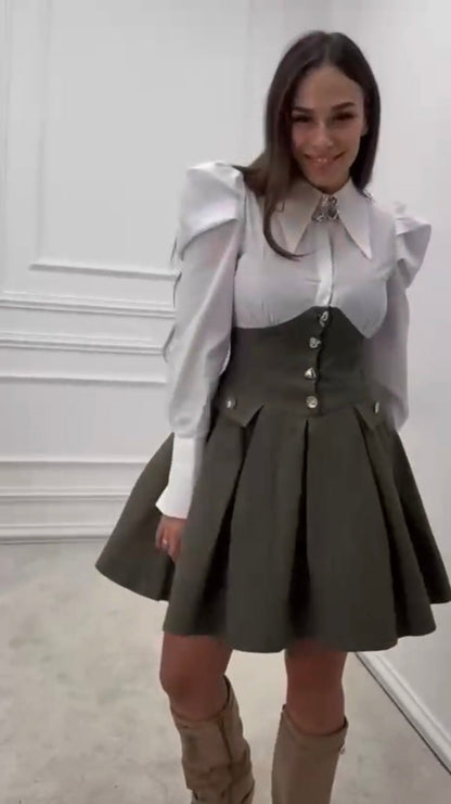 Abito elegante in tessuto leggero con scollo a V e maniche lunghe