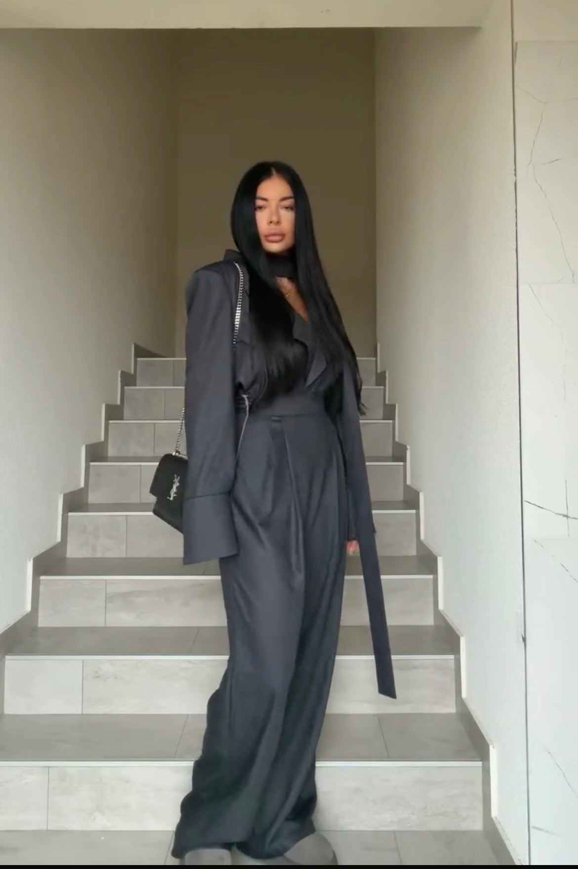 Tuta elegante in tessuto leggero