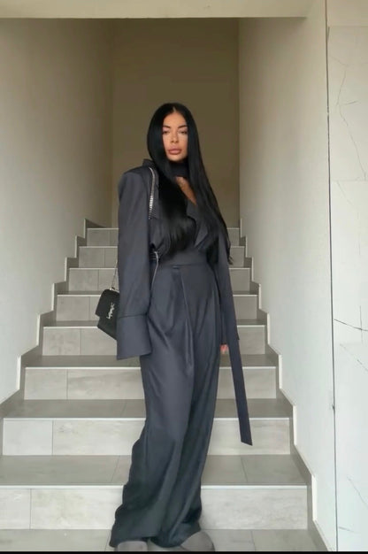 Tuta elegante con design moderno