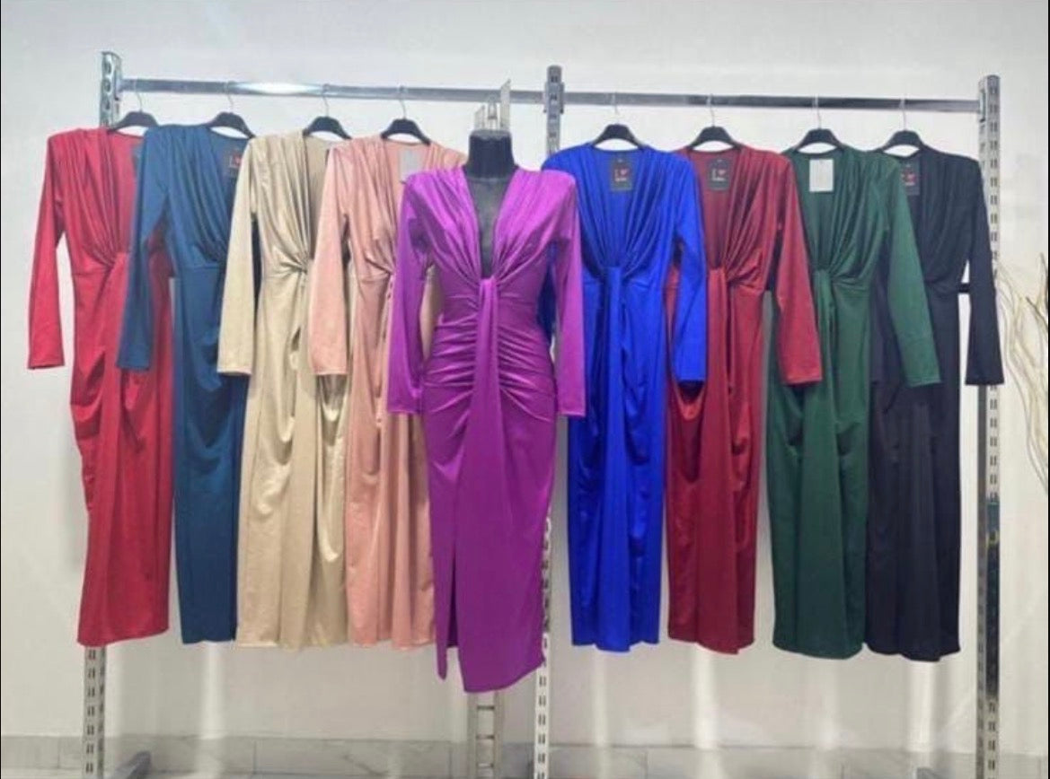 Abito elegante in tessuto leggero con dettagli raffinati