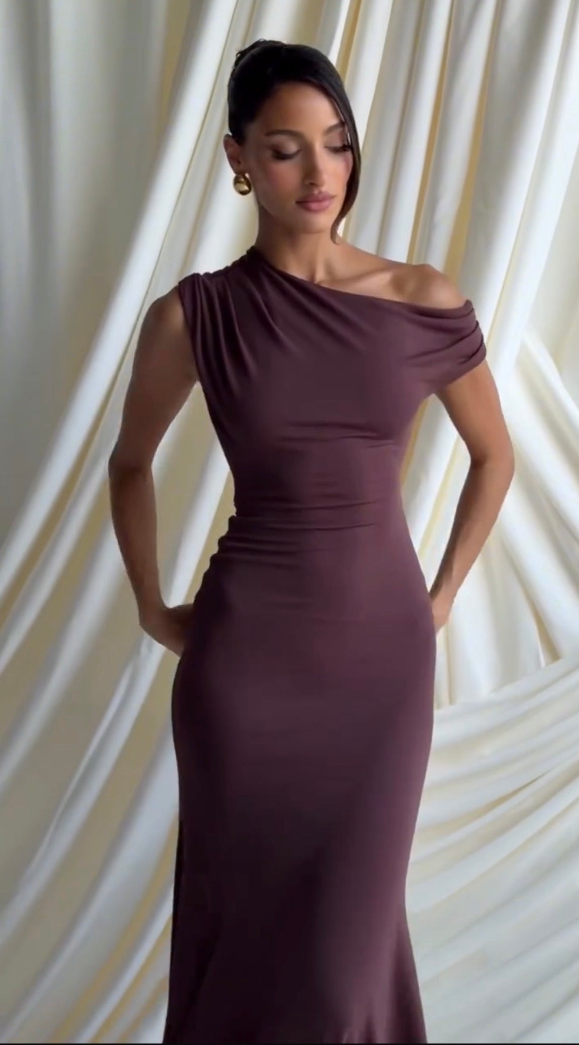 Abito elegante in tessuto leggero