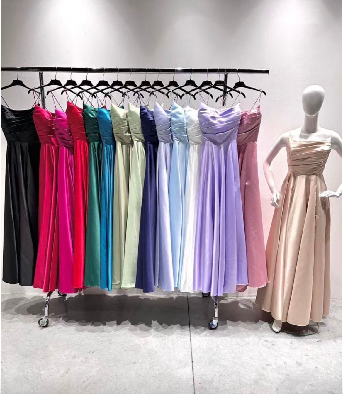 Abito Elegante in Tessuto Leggero