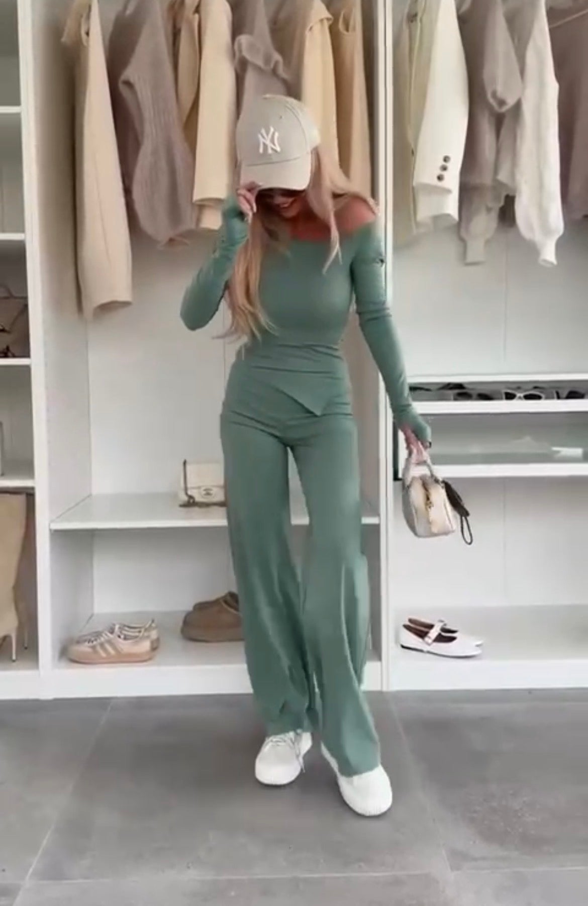 Completo elegante in stile Napoli