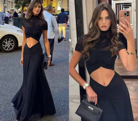 Abito elegante in tessuto leggero con scollo a V e dettagli plissettati