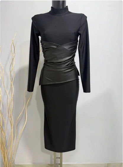 Abito elegante in tessuto leggero con scollo a V e maniche a tre quarti