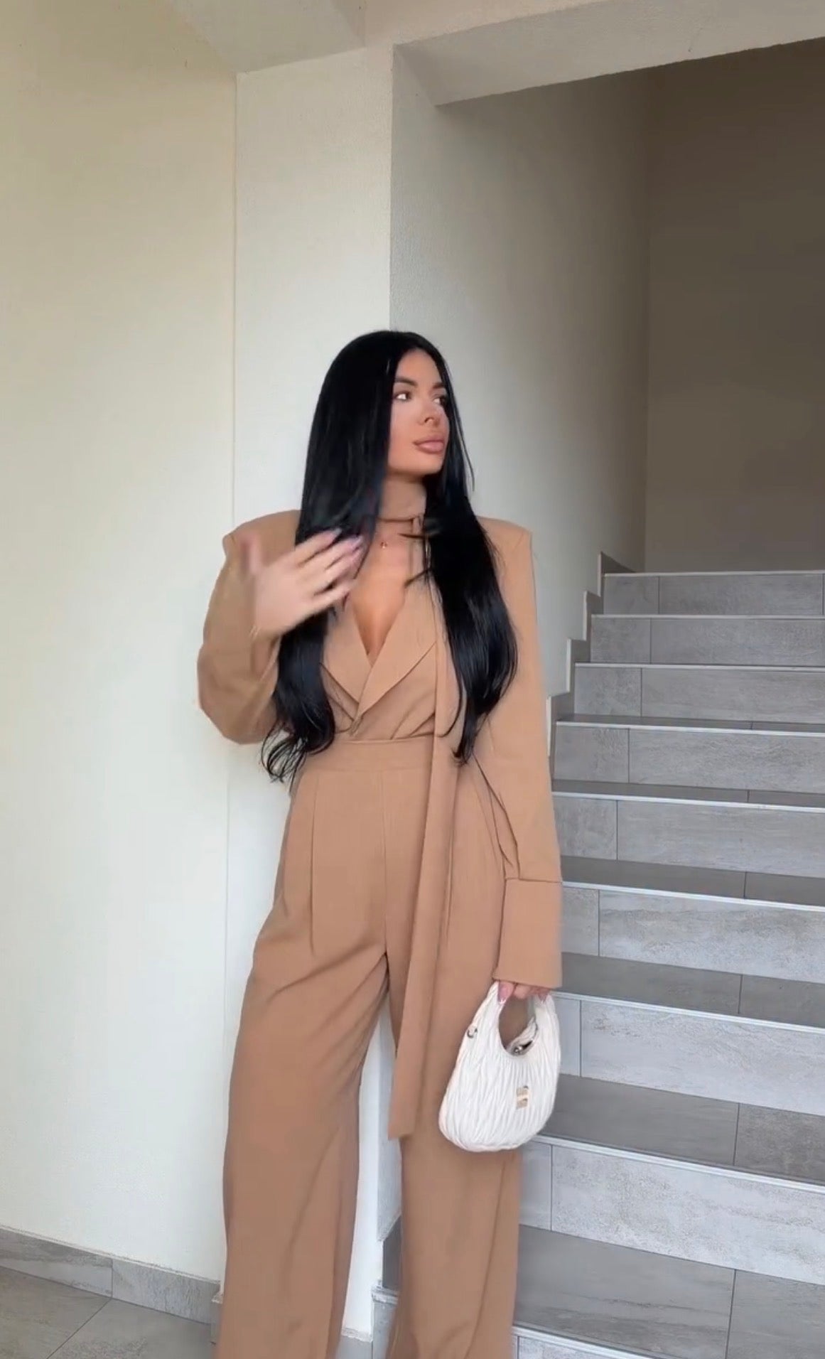 Tuta elegante in tessuto leggero