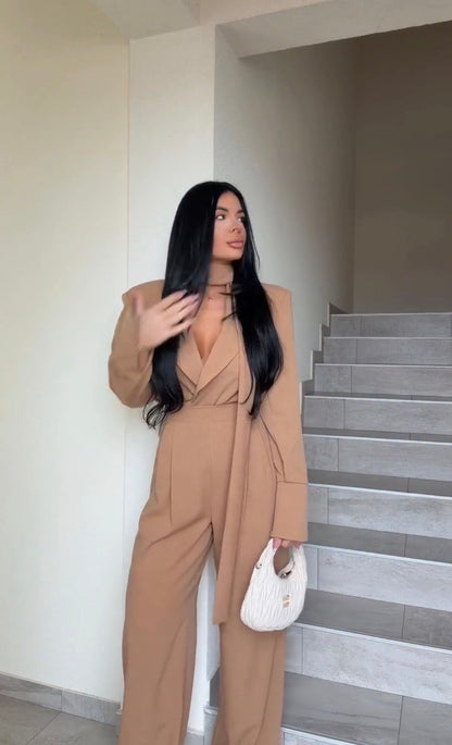 Tuta elegante in tessuto leggero