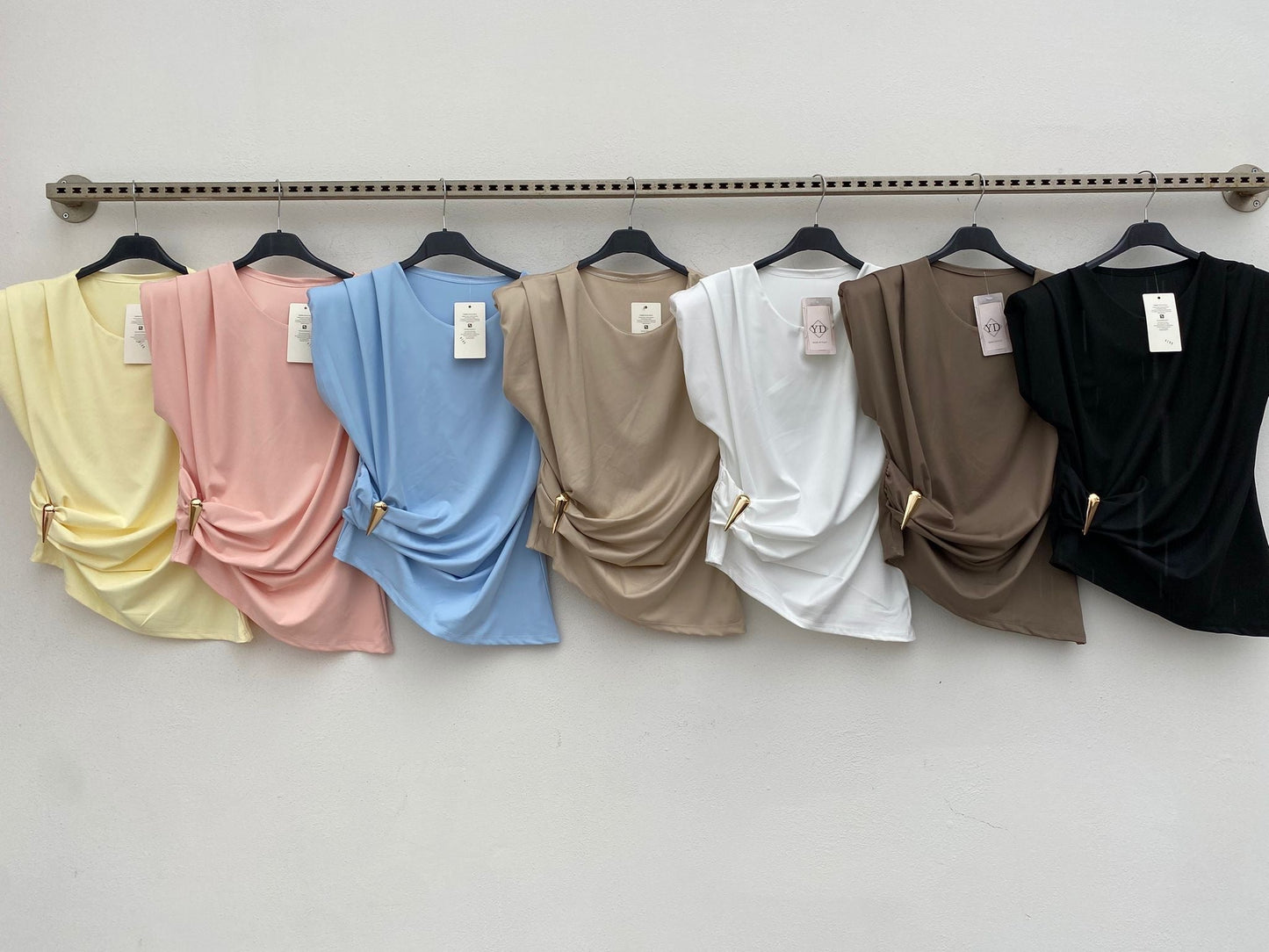 Top elegante in tessuto leggero