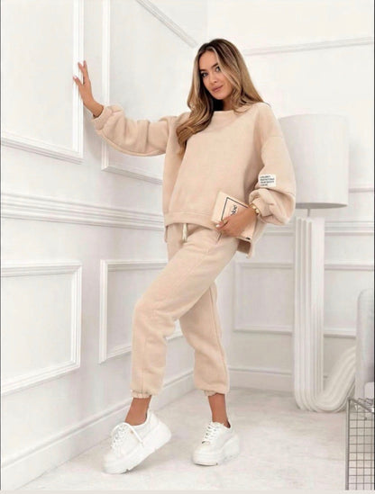 Completo sportivo in tessuto tecnico