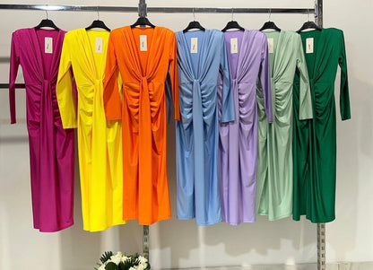 Abito elegante in tessuto leggero con dettagli raffinati