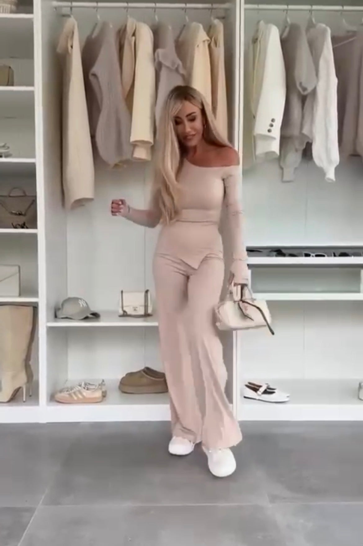 Completo Elegante in Stile Classico