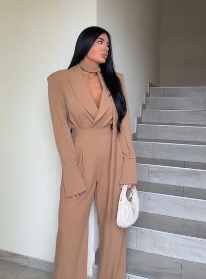 Tuta elegante con design moderno