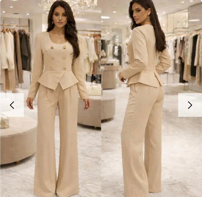 Tuta sportiva con cappuccio e pantaloni coordinati