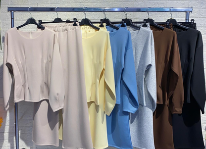 Completo da Uomo Elegante in Tessuto Leggero