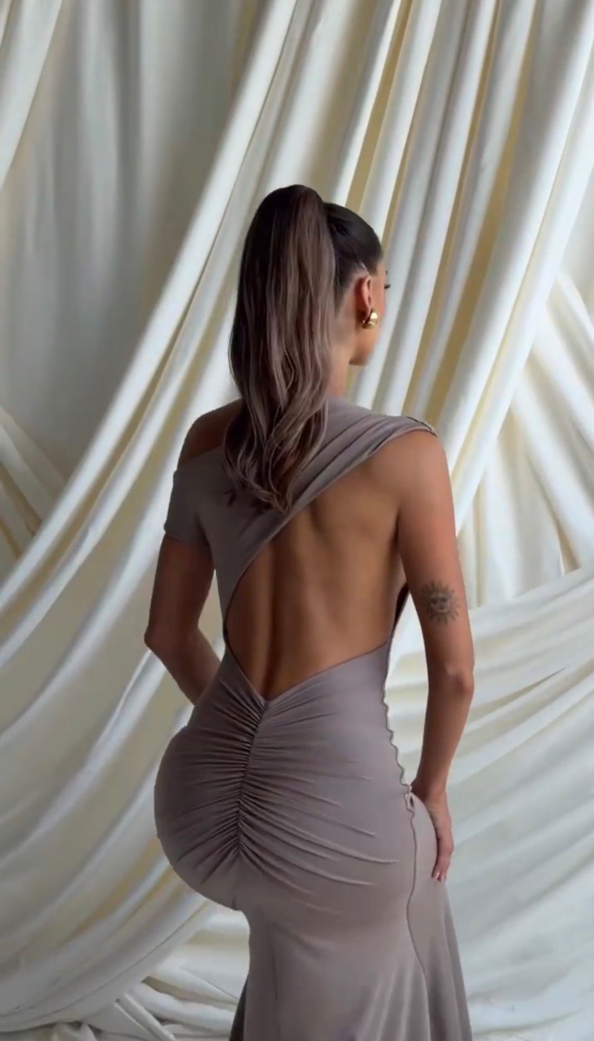 Abito elegante in tessuto leggero