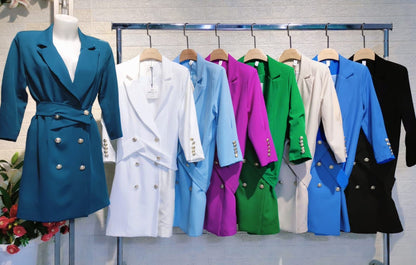 Abito elegante in tessuto leggero