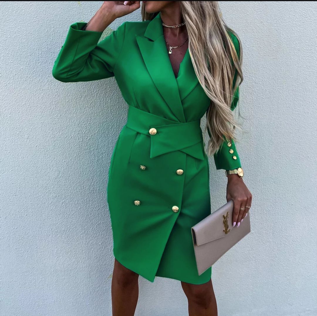 Abito elegante in tessuto leggero