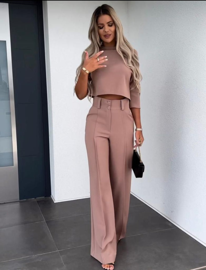 Completo elegante in tessuto pregiato