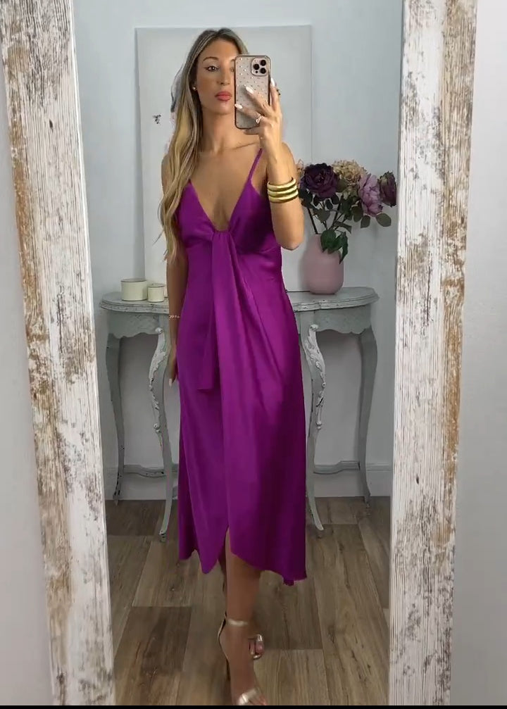 Abito elegante in tessuto leggero con design moderno