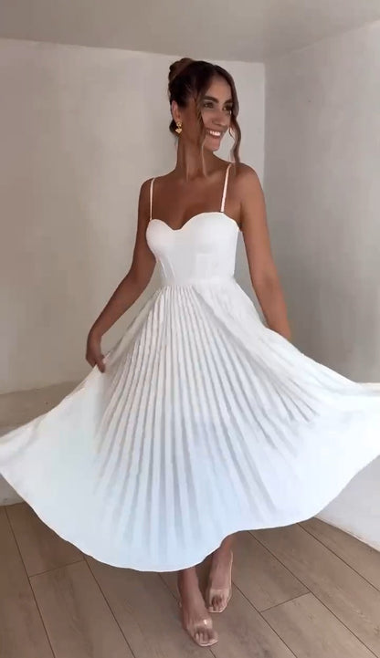 Abito elegante in tessuto leggero con scollo a V e maniche a tre quarti