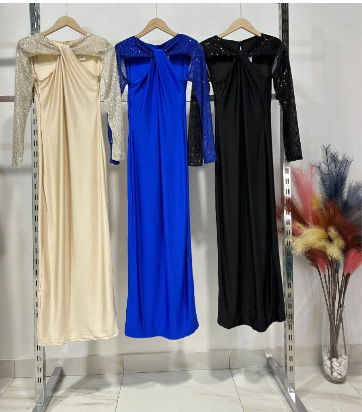 Abito elegante in tessuto leggero con dettagli raffinati