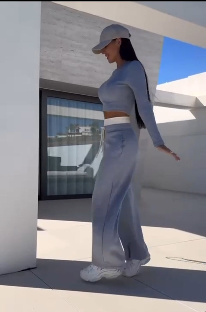 Tuta elegante in tessuto leggero