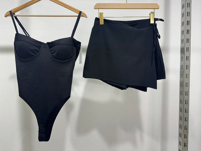 Completo elegante in tessuto leggero