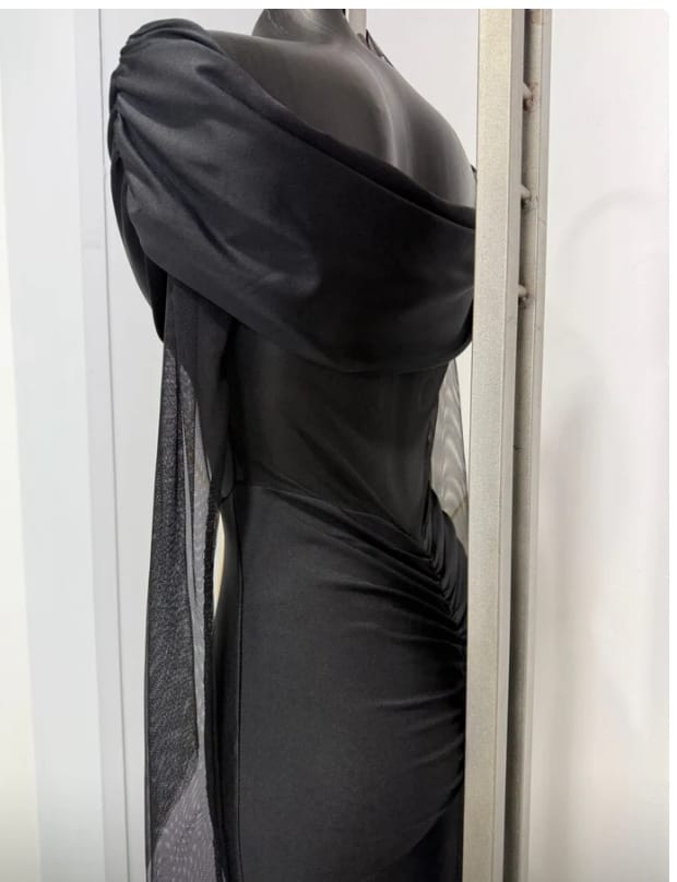 Abito Elegante in Tessuto Leggero