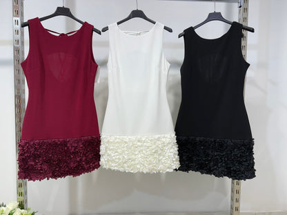 Abito in tessuto leggero con design elegante