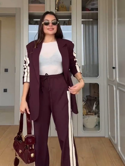 Completo elegante in tessuto leggero con giacca e pantaloni abbinati