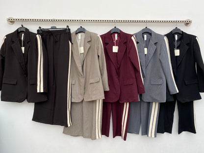 Completo elegante in tessuto leggero con giacca e pantaloni abbinati